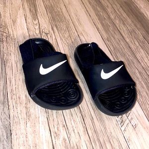 Nike Kawa slide/sandals toddler size 6 in black.